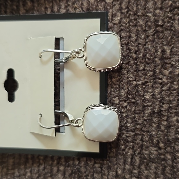 NAPIER BRAND WOMENS FASHION JEWELRY BUNDLE OF 5 PAIRS OF EARRINGS - Picture 2 of 16